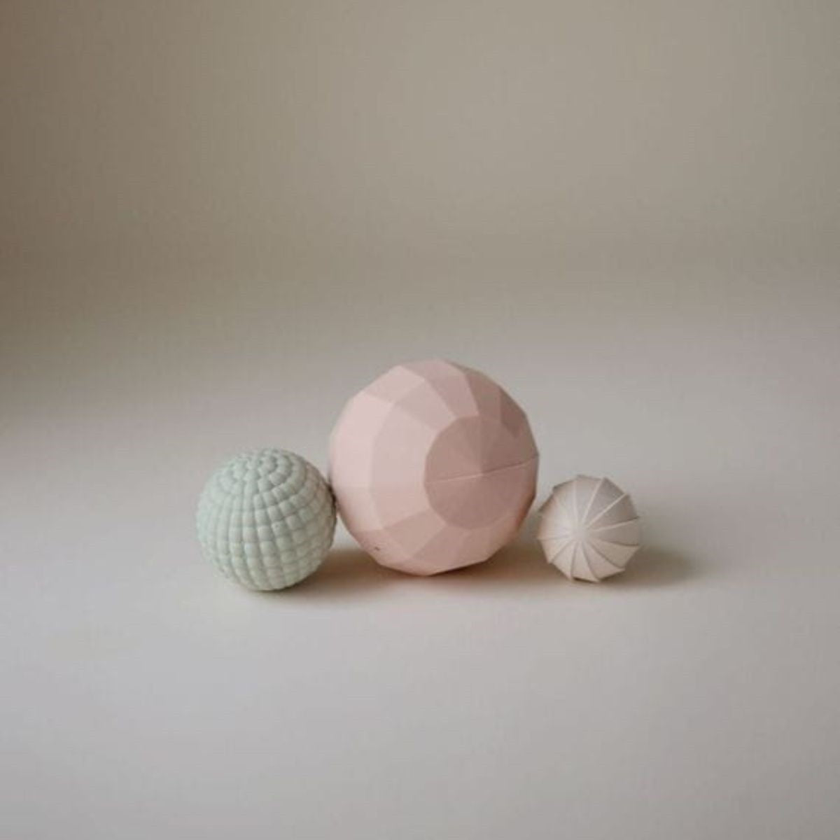 Balles Sensorielles à Empiler en Silicone – Mushie – vue 3